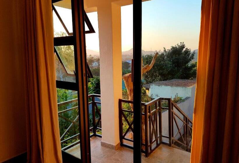 اتاق لوکس با بالکن, Chinyonga Guesthouse