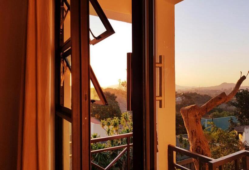 اتاق لوکس با بالکن, Chinyonga Guesthouse