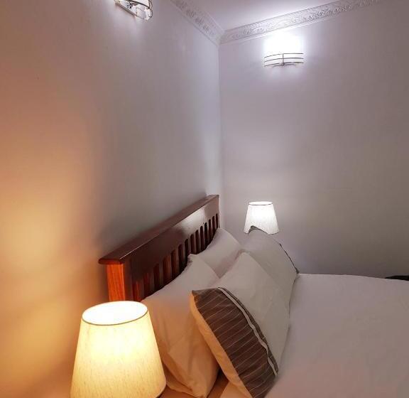 اتاق لوکس با بالکن, Chinyonga Guesthouse