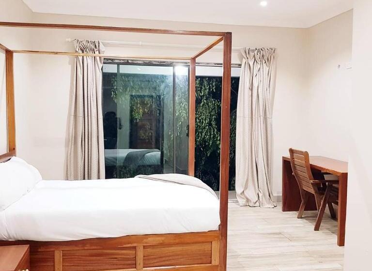 استودیو استاندارد با چشم‌انداز استخر, Chinyonga Guesthouse