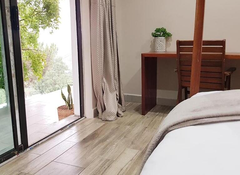 استودیو استاندارد با چشم‌انداز استخر, Chinyonga Guesthouse