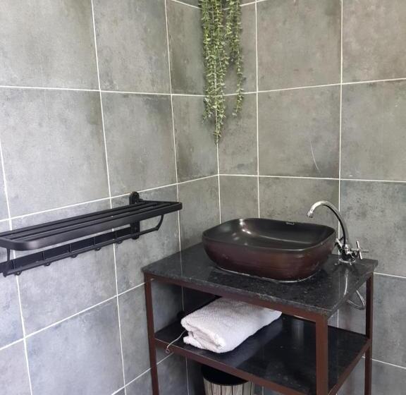 استودیو استاندارد با چشم‌انداز, Chinyonga Guesthouse