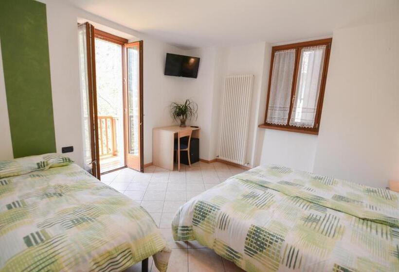 Трехместный Номер Стандарт с Балконом, Bed And Breakfast Galet