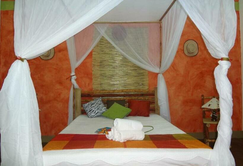 اتاق خانوادگی با چشمانداز باغ, Home Sakalava