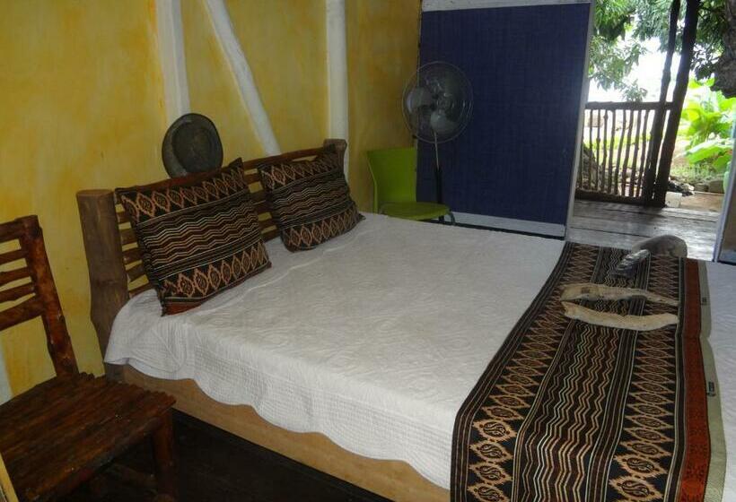 اتاق خانوادگی با چشمانداز باغ, Home Sakalava