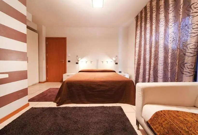 Standard Kolmen Hengen Huone, Agorà