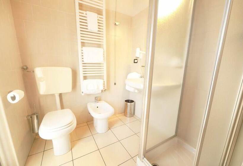 غرفة قياسية ثلاثية, Agorà