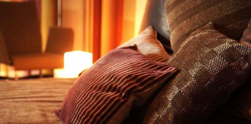 غرفة عائلية, Agorà