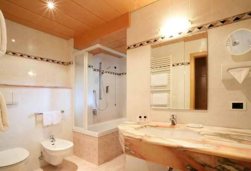 חדר דלוקס, Condor