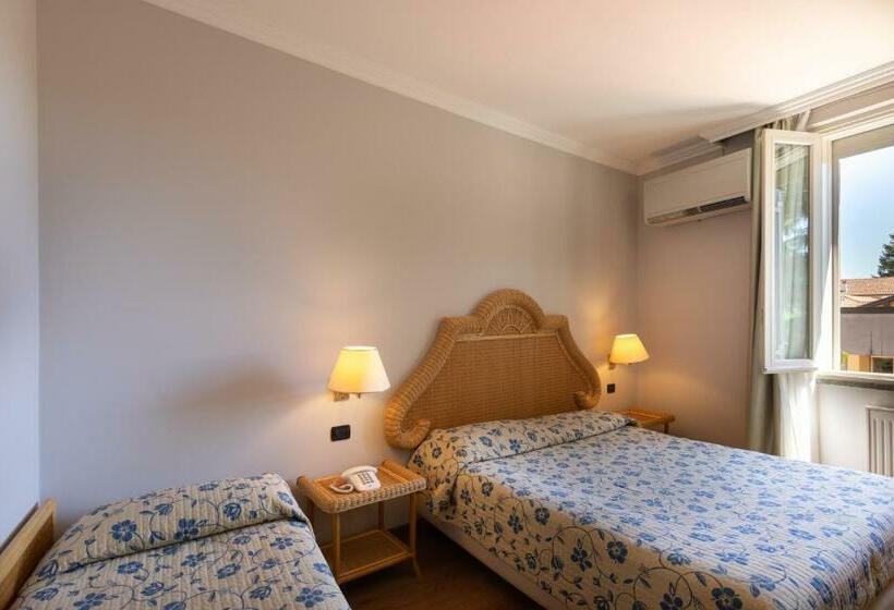 غرفة قياسية ثلاثية, Dei Tigli