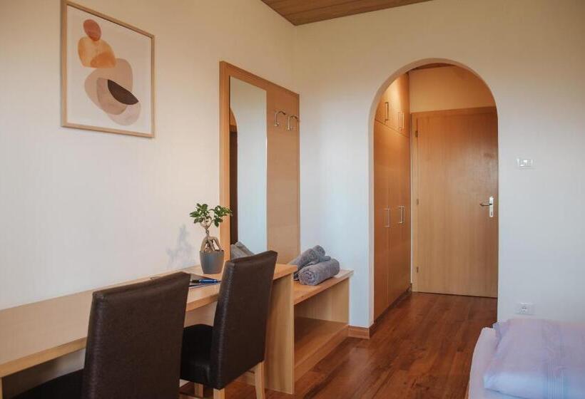 标准房带园景, Elisabeth