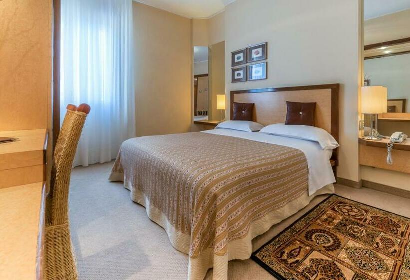 חדר קלאסי, Globo