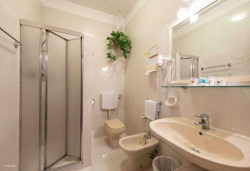 חדר קלאסי, Globo