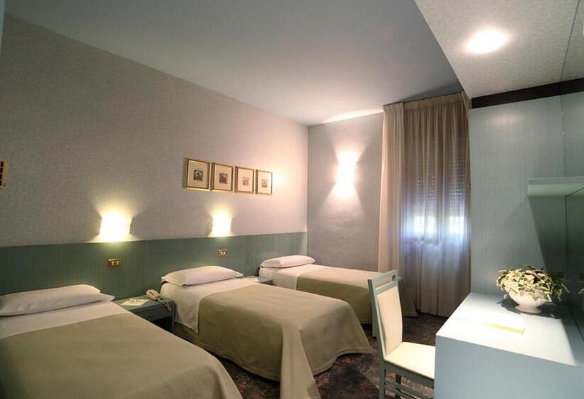 חדר קלאסי לשלושה, Globo