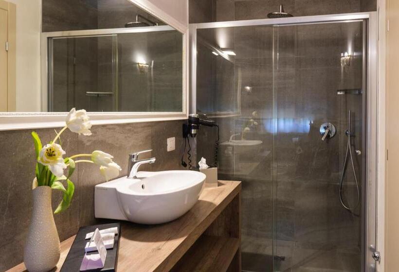 חדר משפחתי, Globo