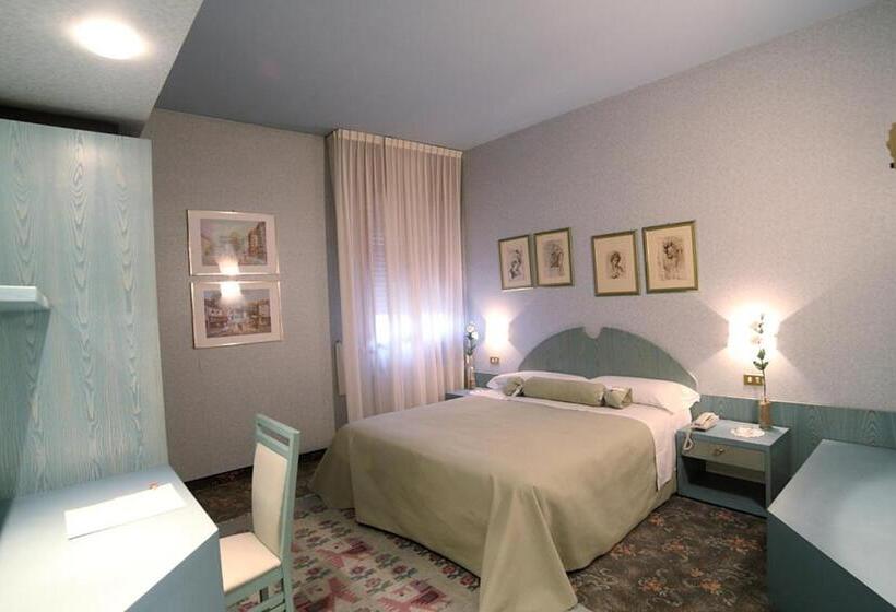 חדר אקונומי, Globo