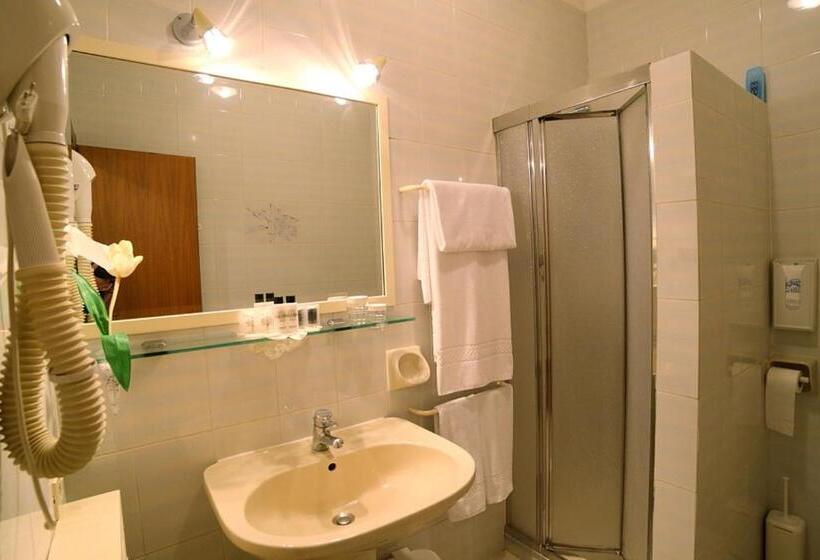 חדר משפחתי, Globo