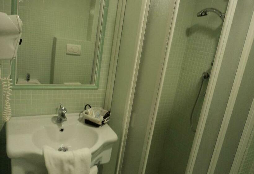 اتاق استاندارد چهار تخته, La Fonte