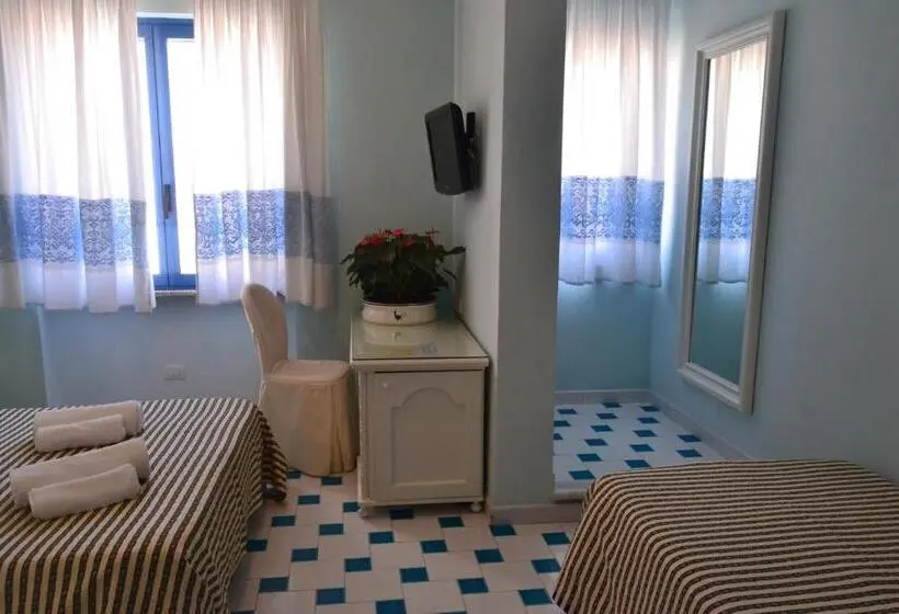 Classic Kolmen Hengen Huone, La Lampara