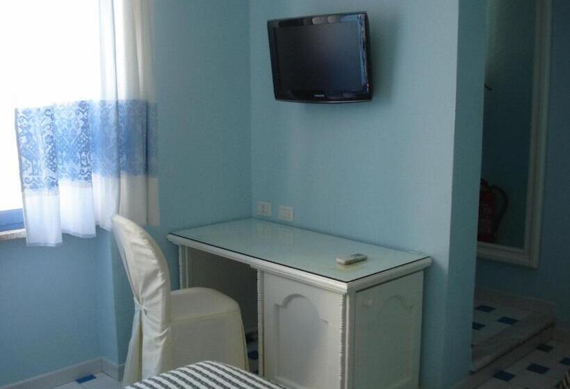 חדר קלאסי לשלושה, La Lampara