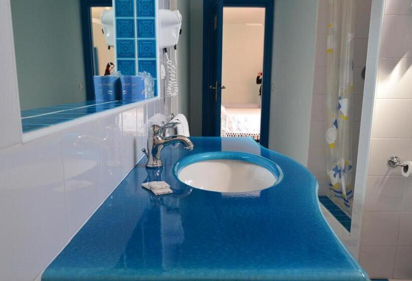 חדר סופריור לשלושה, La Lampara