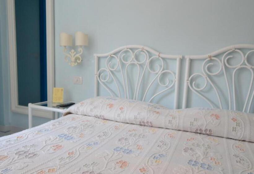 חדר סופריור לשלושה, La Lampara