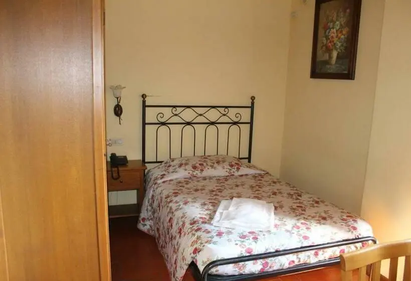 Comfort Yhden Hengen Huone, La Torricella