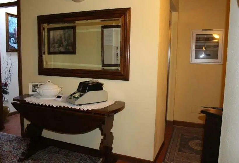 Comfort Yhden Hengen Huone, La Torricella