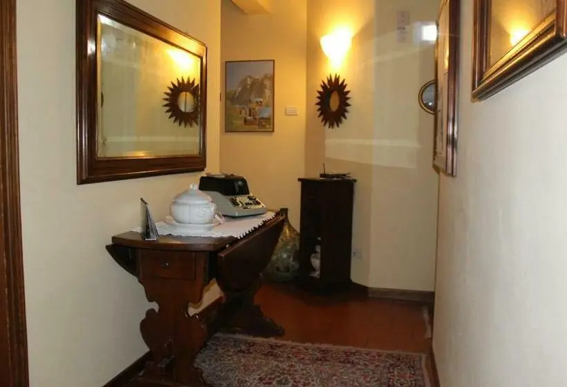 Comfort Yhden Hengen Huone, La Torricella