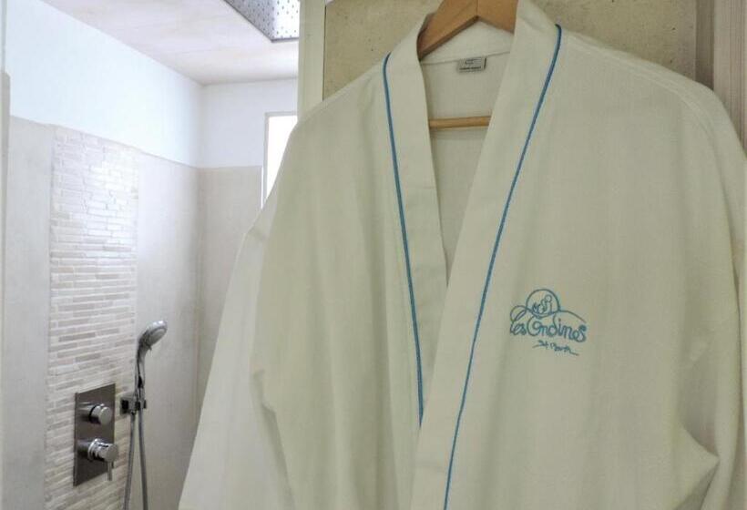 سوئیت با تخت بزرگ, Les Ondines Sur La Plage