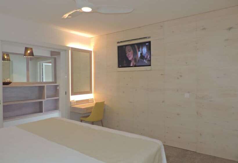 سوییت لوکس, Les Ondines Sur La Plage