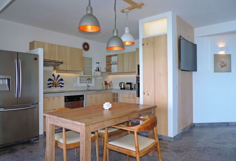 سوییت لوکس, Les Ondines Sur La Plage