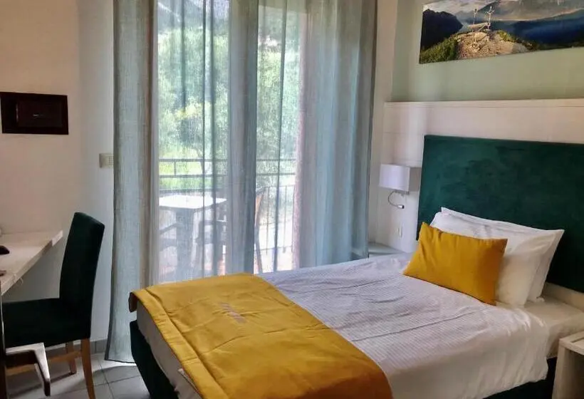 Standard Yhden Hengen Huone, Limone