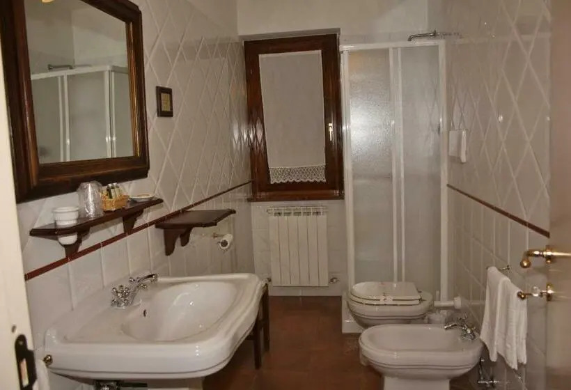 Standard-huone, Locanda Salimbeni