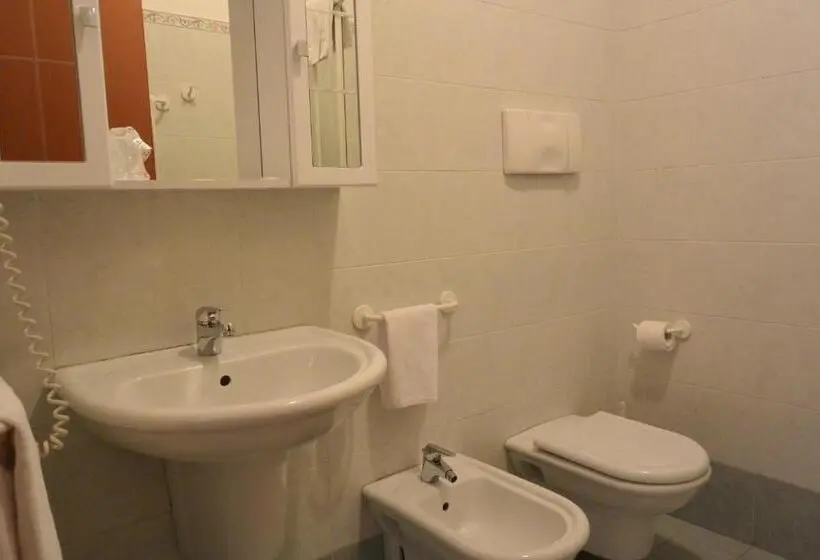 Standard Yhden Hengen Huone, Ristorante Italia