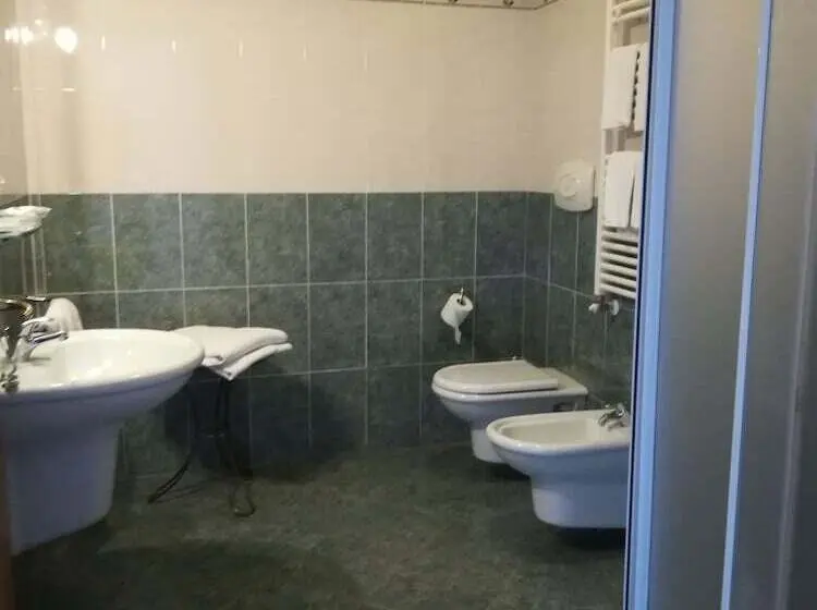 Standard Neljän Hengen Huone, Ristorante Italia