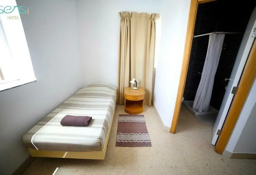 اتاق استاندارد یک نفره, Sensi