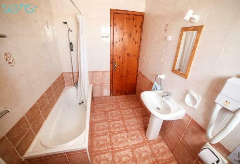 اتاق استاندارد سه نفره, Sensi