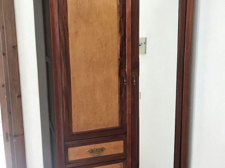 חדר סטנדרט לשלושה, Su Meriagu