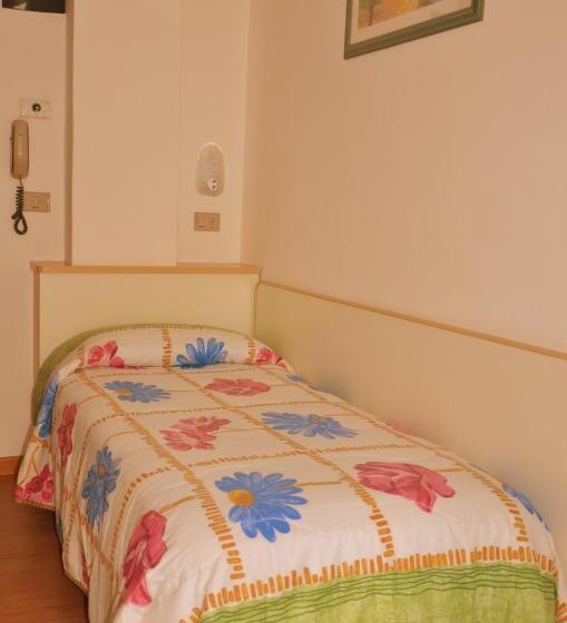 Quarto Estandar Individual, Tiziana