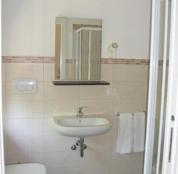 Quarto Estandar Individual, Tiziana