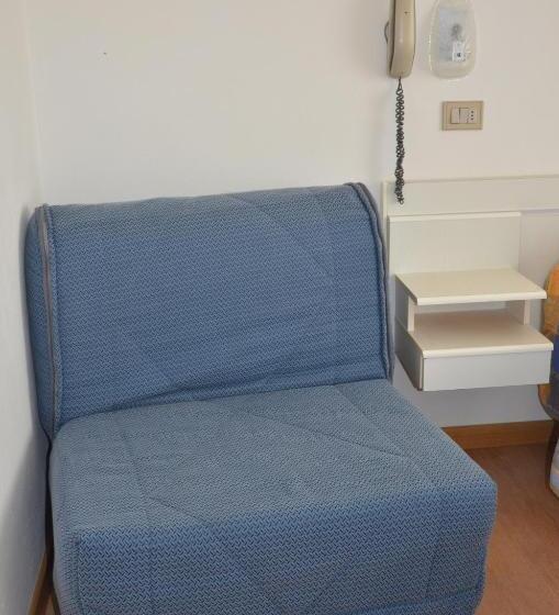 اتاق استاندارد سه نفره, Tiziana