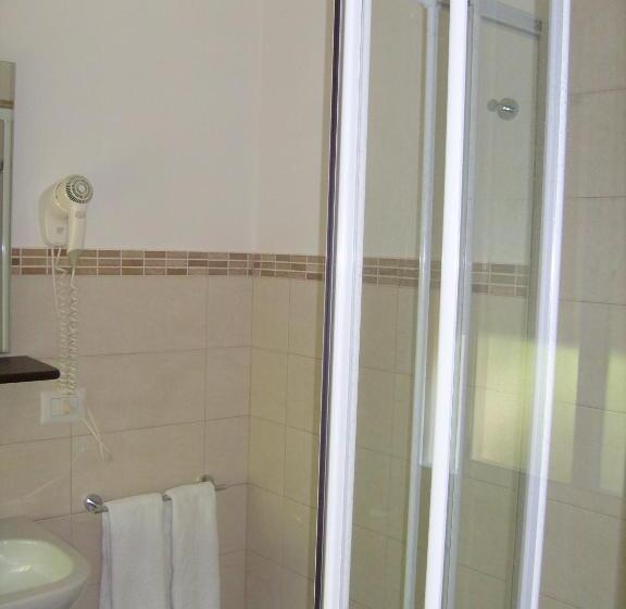 Quarto Triplo Estandar, Tiziana