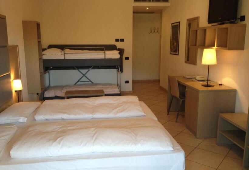 חדר לארבעה סטנדרטי עם מרפסת, Villa Franca