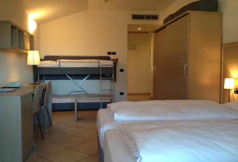 חדר לארבעה סטנדרטי עם מרפסת, Villa Franca