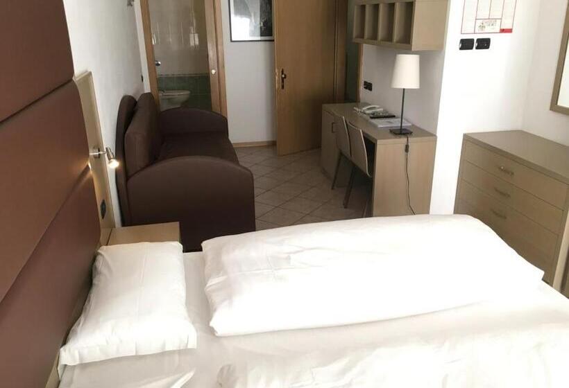 חדר סטנדרט לשלושה עם מרפסת, Villa Franca