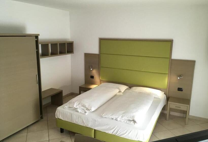 חדר סטנדרט לשלושה עם טרסה, Villa Franca