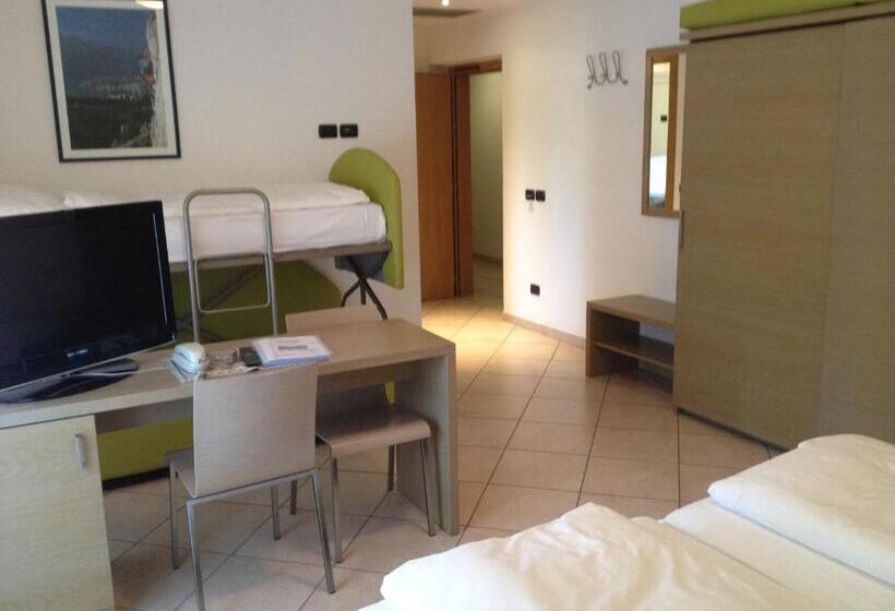 חדר סטנדרט לשלושה עם טרסה, Villa Franca