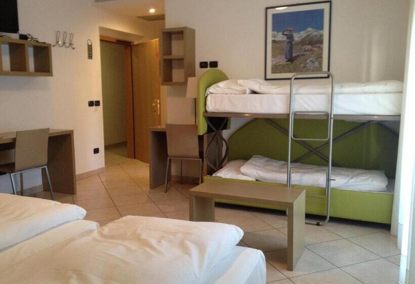 חדר סטנדרט לשלושה עם טרסה, Villa Franca