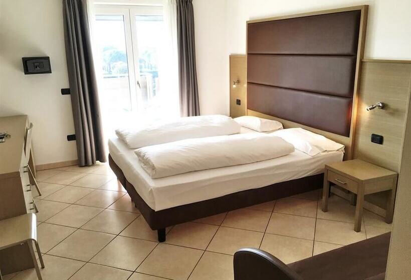 חדר סטנדרט לשלושה עם מרפסת, Villa Franca